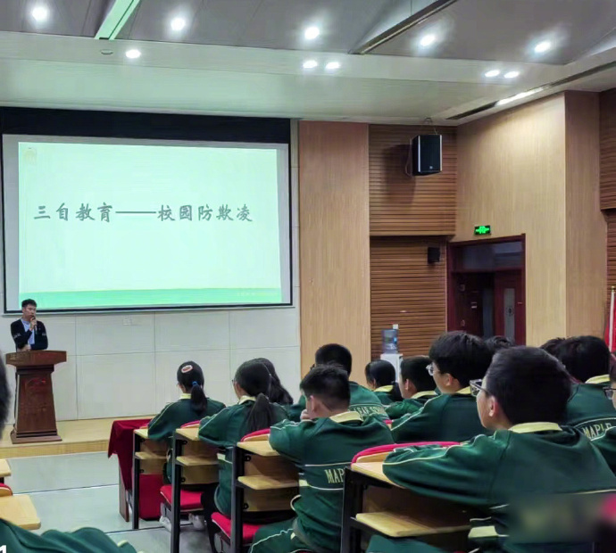 【13岁男生被同学打伤治疗已花600万】13岁学生被打致重伤班主任已