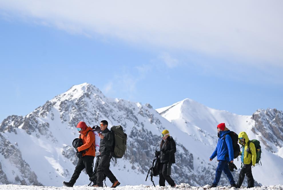 在青海省海北藏族自治州门源回族自治县，许多登山爱好者在这里解锁“人生第一座雪山”——岗什卡雪峰。
