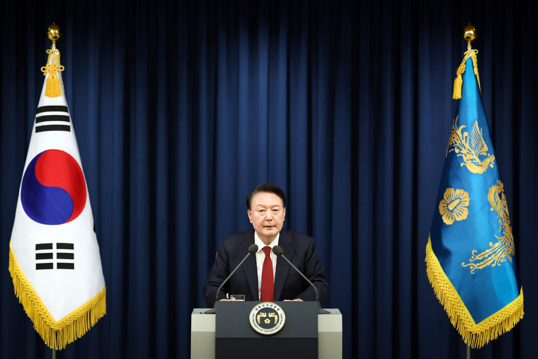 ◆2024年12月3日,尹锡悦在首尔龙山总统府发布紧急戒严令。(来源:纽约时报)