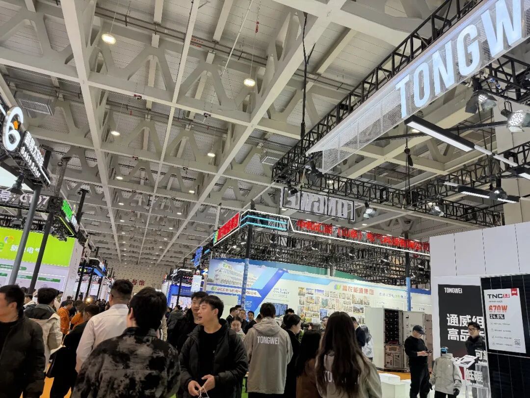 济南光储展展馆内部/ 第一财经 陆如意 摄