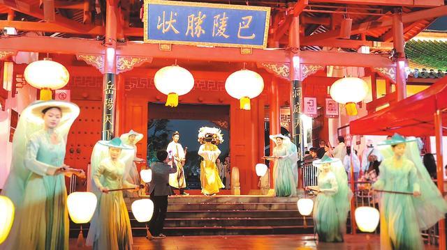 《今上岳阳楼》资料图片