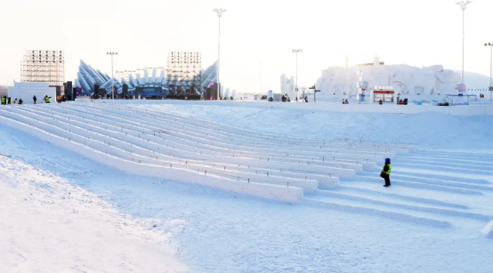 △湖面雪圈滑道
