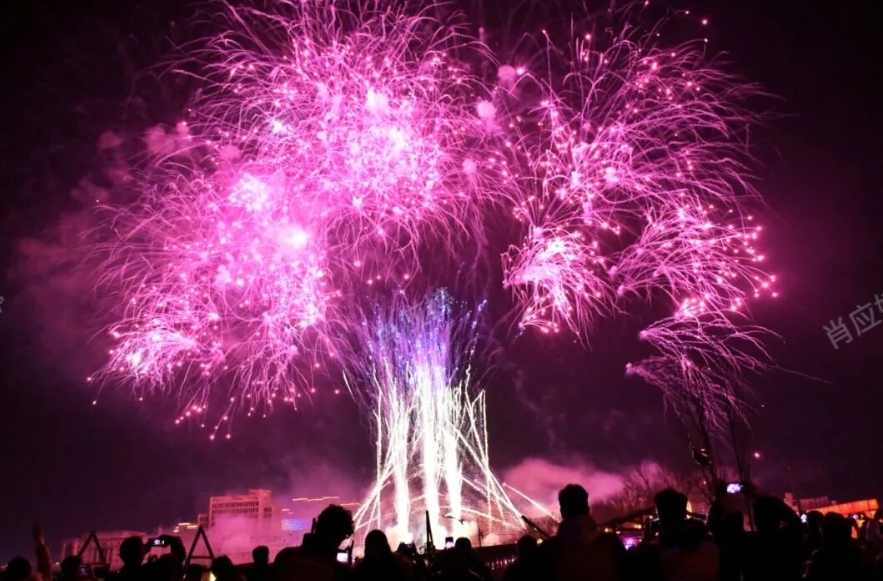 过年人潮已刷屏!新疆各地新年活动扎堆 满城都是人人人