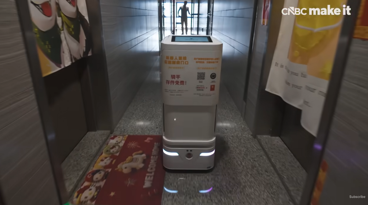 布拉德利&middot;克雷视频记录外卖机器人送餐上门