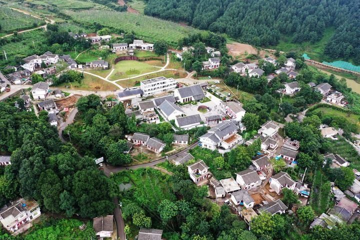 这是贵州省毕节市赫章县海雀村一景(2019年7月25日摄,无人机照片)。新华社记者 杨文斌 摄