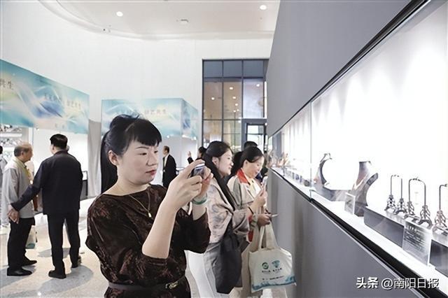 细细观看