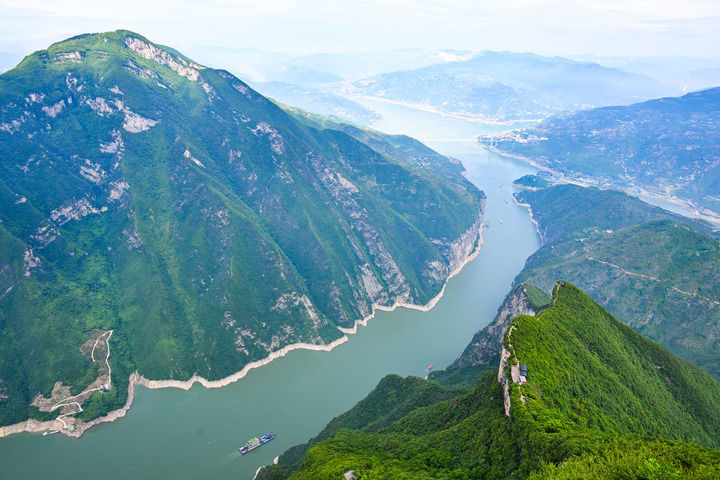 这是2025年6月9日拍摄的瞿塘峡一带景色(无人机照片)。新华社记者 王全超 摄