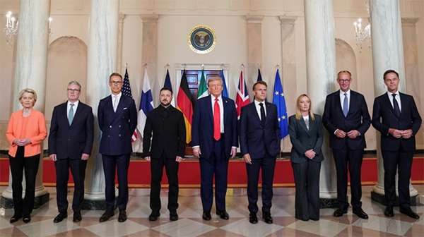 2025年8月18日，美国总统特朗普在白宫与到访的欧洲领导人、乌克兰总统泽连斯基举行多边会晤。 IC Photo