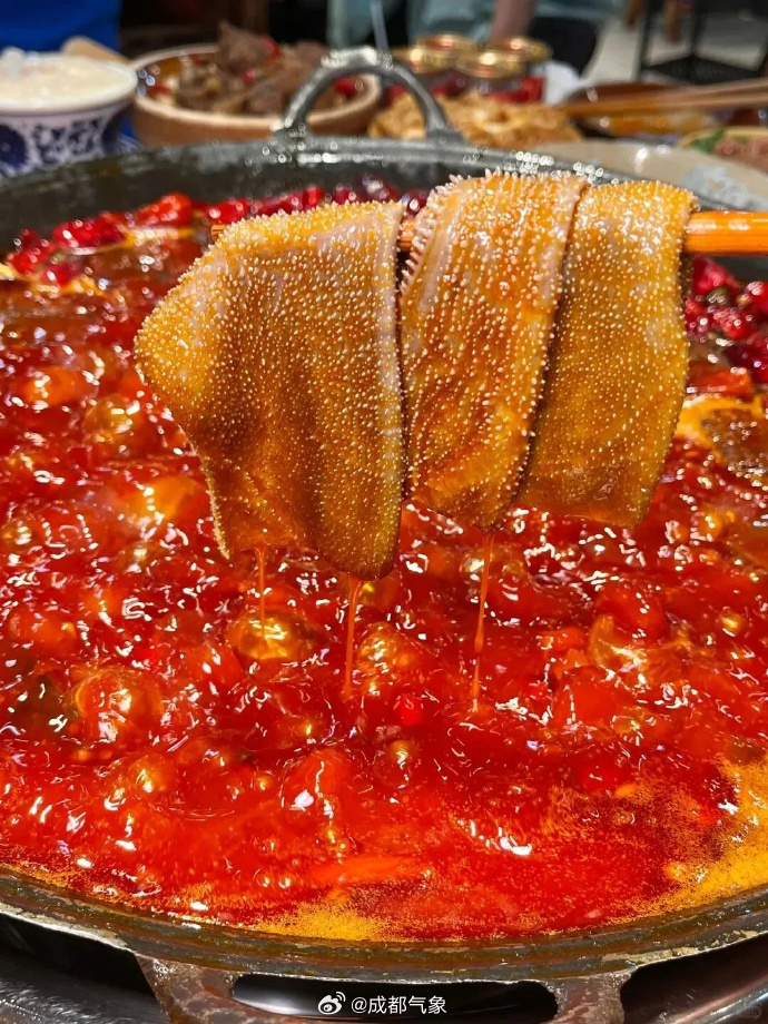 #四川美食没有瓶颈# 午饭时间到！秋凉贴秋膘，吃火锅绝对是所有四川人