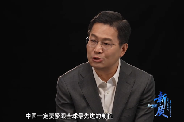 卢伟冰选出2025小米三个高光瞬间：玄戒O1发布排第一！