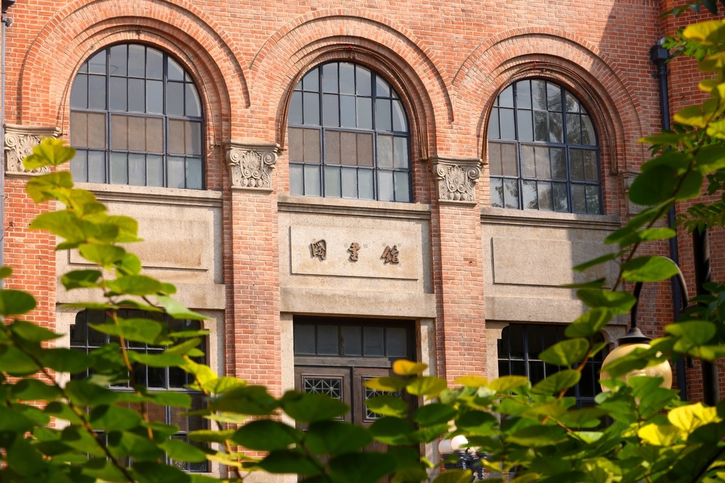 图为清华大学图书馆老馆二期正门。 清华大学供图