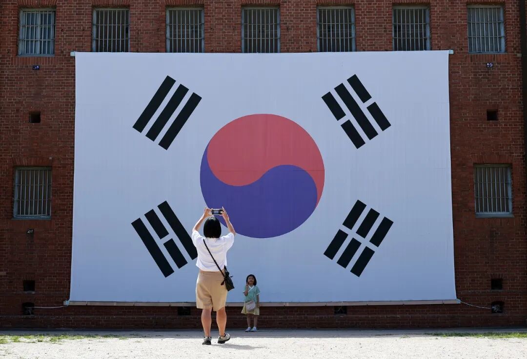 韩国民众参观西大门刑务所纪念光复节/图源：视觉中国