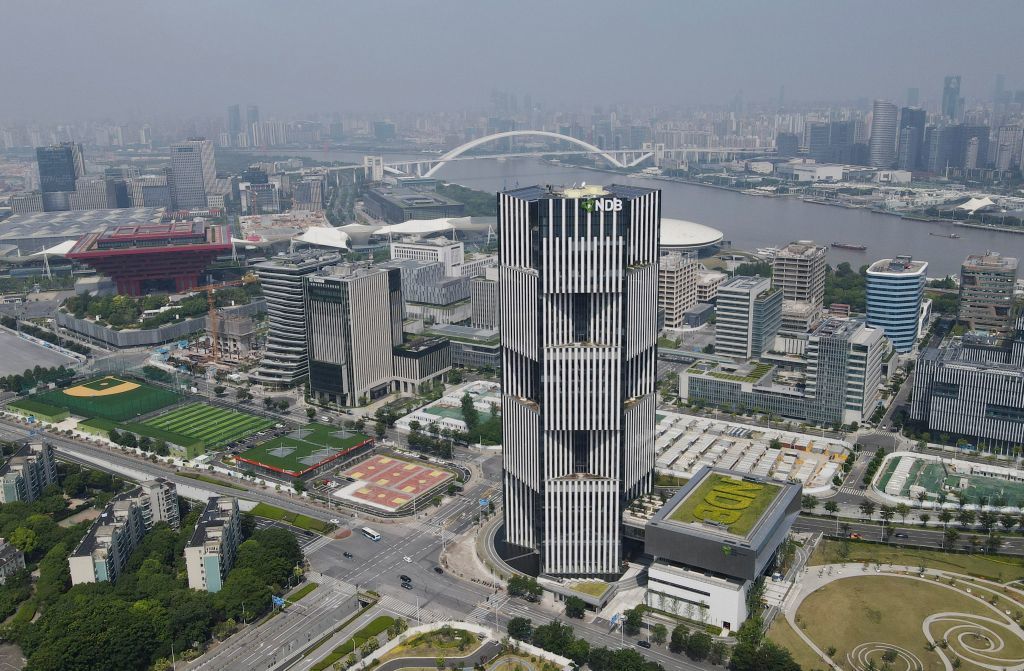 这是2022年6月17日拍摄的位于中国上海浦东新区世博园区的金砖国家新开发银行总部大楼。新华社记者方喆摄