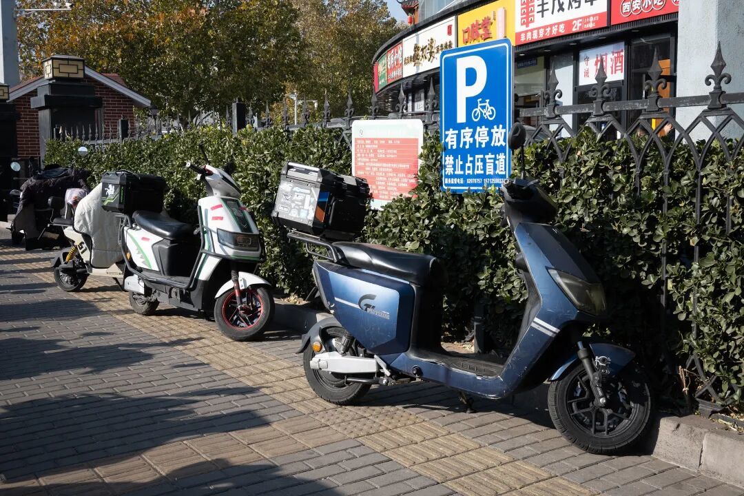 盲谈摆拍被撞事件：实在的症结群体是电动自行车