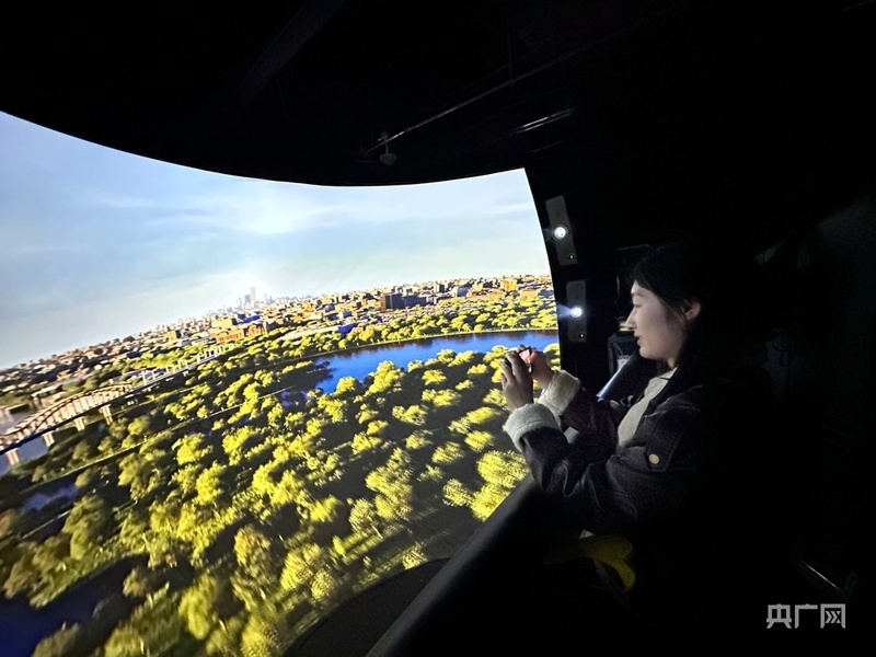 记者感受“飞跃天津”(央广网记者 周思杨 摄)