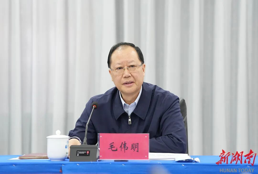 湖南省委书记沈晓明、省长毛伟明，与外卖、快递小哥面对面交流