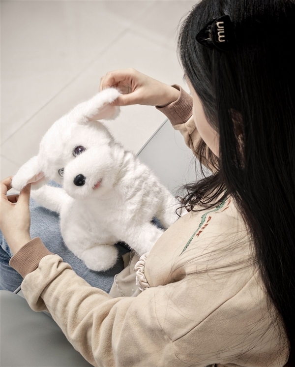 会撒娇能成长!科沃斯毛团陪伴机器人图赏