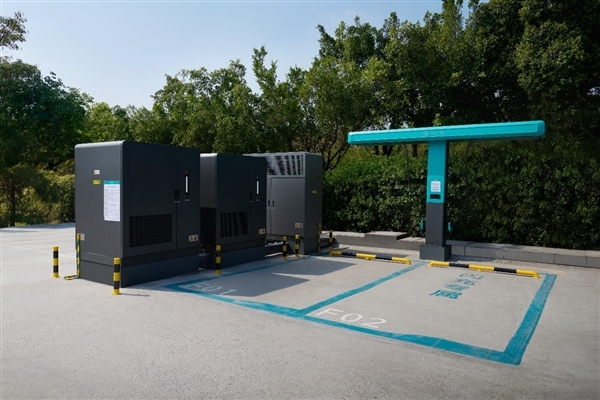 功率1500kW 9分钟充满电！已有高速服务区点名要比亚迪闪充桩