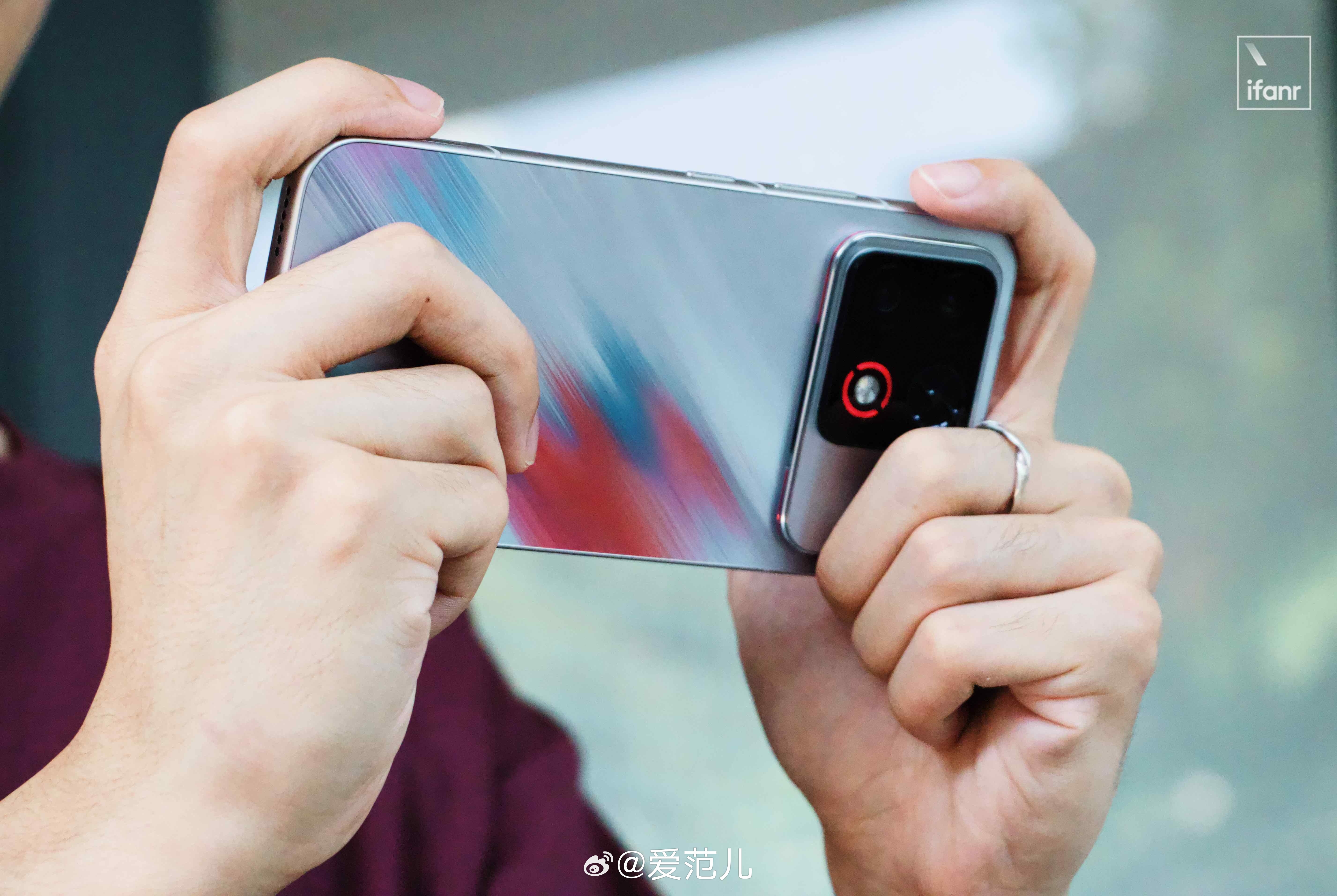 【荣耀 WIN 2 图赏:不装了,摊牌的硬核电竞机】#荣耀WIN2#