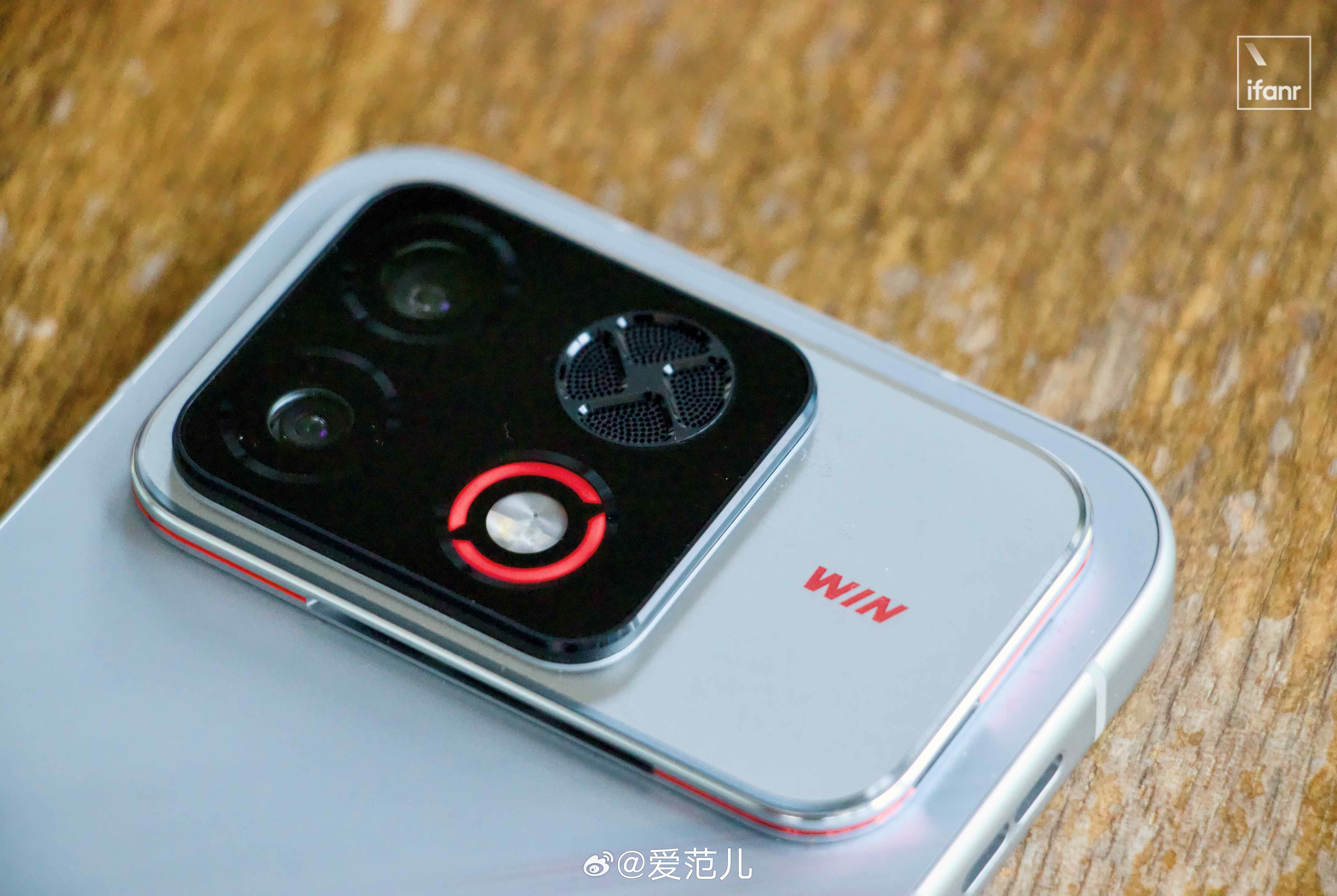 【荣耀 WIN 2 图赏:不装了,摊牌的硬核电竞机】#荣耀WIN2#