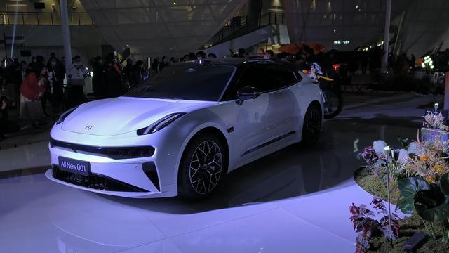 李书福“放手”极氪,吉利3300亿帝国命悬80后少帅?-有驾