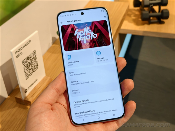 摩托罗拉Edge 70 Plus发布：前后四曲面设计 手感温润