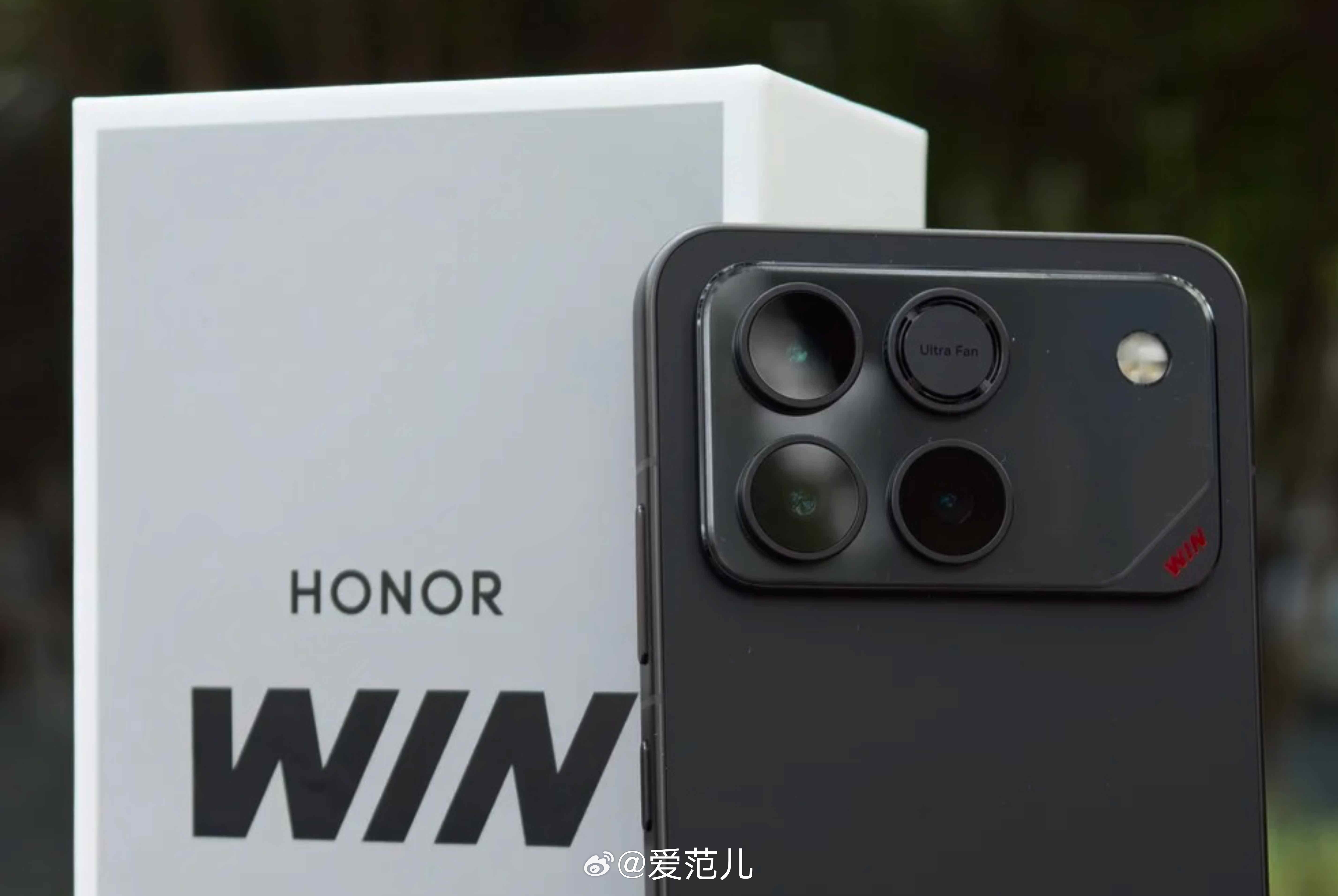 【荣耀 WIN 2 图赏:不装了,摊牌的硬核电竞机】#荣耀WIN2#