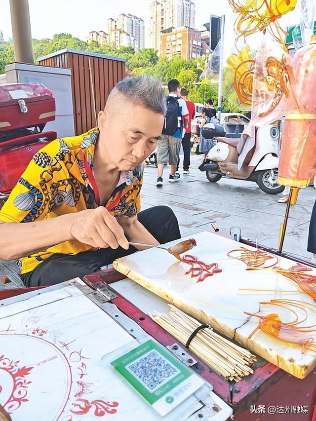 “王家糖画”传承人王启丰。