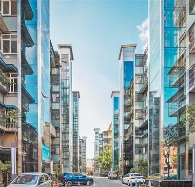 四川成都市，加装电梯后的南光印象小区。锦江区委宣传部供图