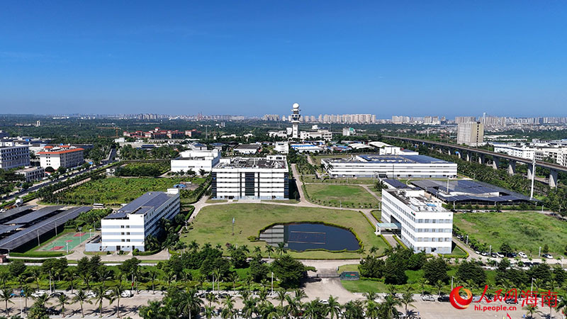 位于海口药谷的先声药业海南生产基地。人民网记者 牛良玉摄