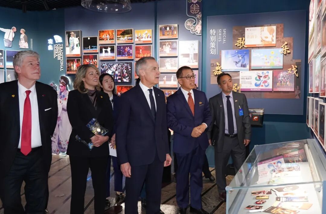 ▲卡尼在中国国家大剧院参观。（图源：国家大剧院公众号）