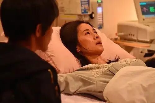 《产科医鸿鸟》剧照