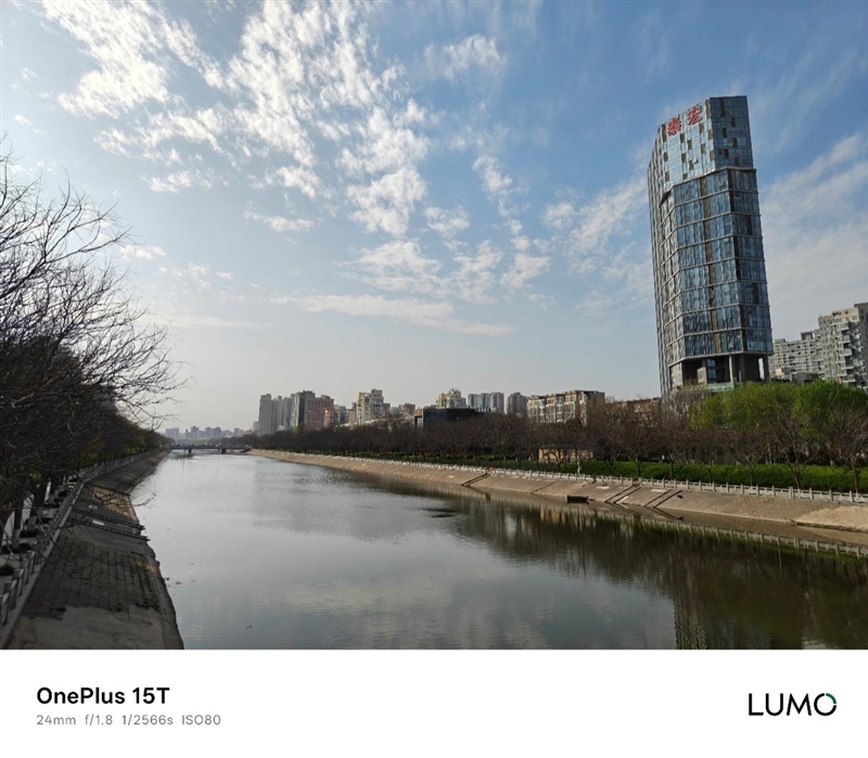 小屏不妥协配置反升级！一加15T手机深度评测：小巧玲珑的满血性能旗舰