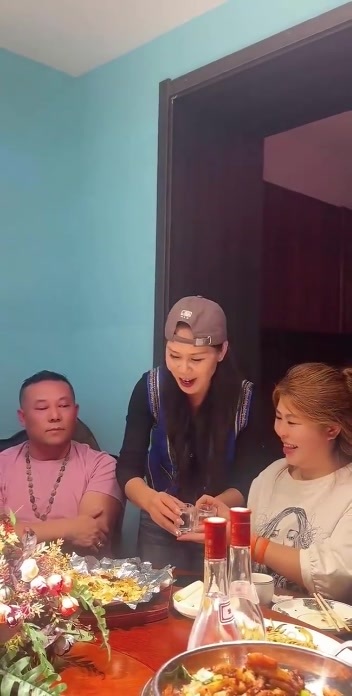 歌声陶醉，酒不醉人人自醉