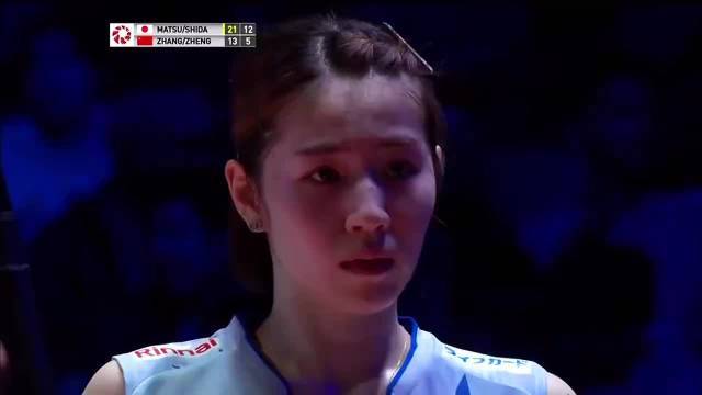 她眼眸低垂股票配资中心网站，盛满歉意与温柔