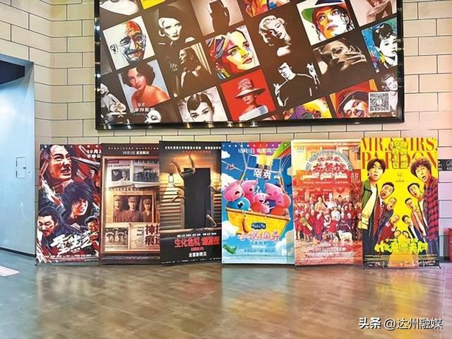 U.E太平洋影城大厅内。
