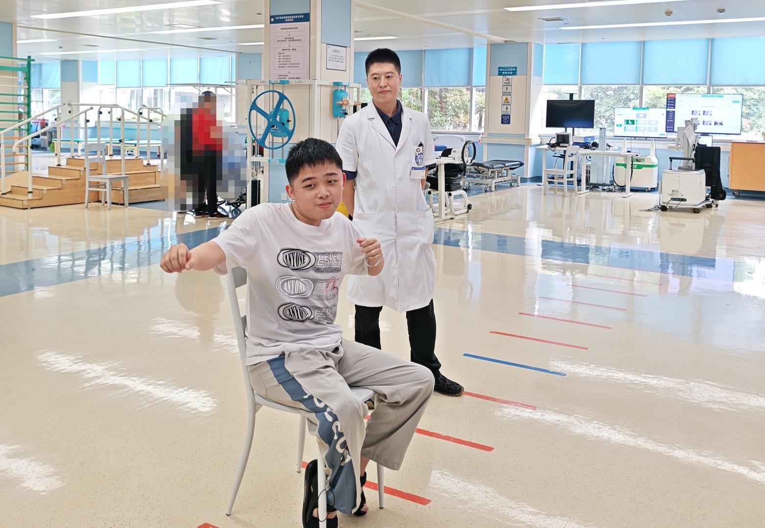 海南罕见病少年805分考上中科大!开学前到华西医院上“必修课”(图1)