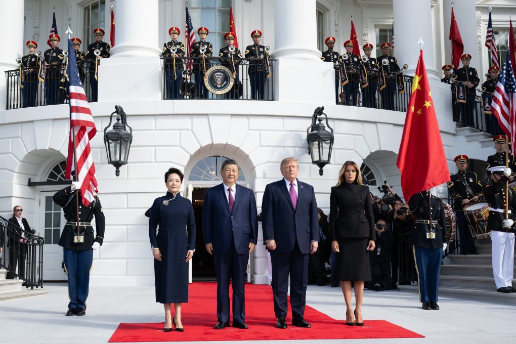 当地时间2026年9月24日上午,美国总统特朗普在白宫举行隆重仪式,热烈欢迎中国国家主席习近平对美国进行国事访问。这是习近平和夫人彭丽媛同特朗普总统和夫人梅拉尼娅合影。新华社记者谢环驰摄