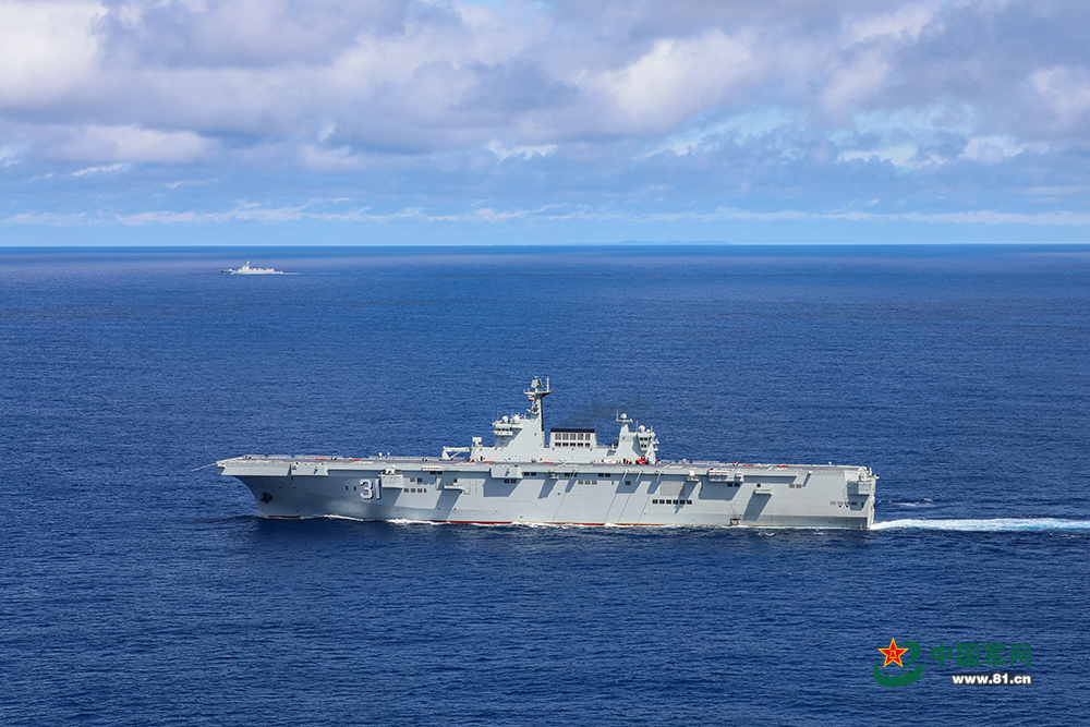 海南舰编队训练中。陈运鹏提供