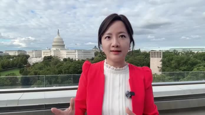 白宫罕见一幕，科技巨头签“AI宪法”，特朗普夸黄仁勋年轻帅气