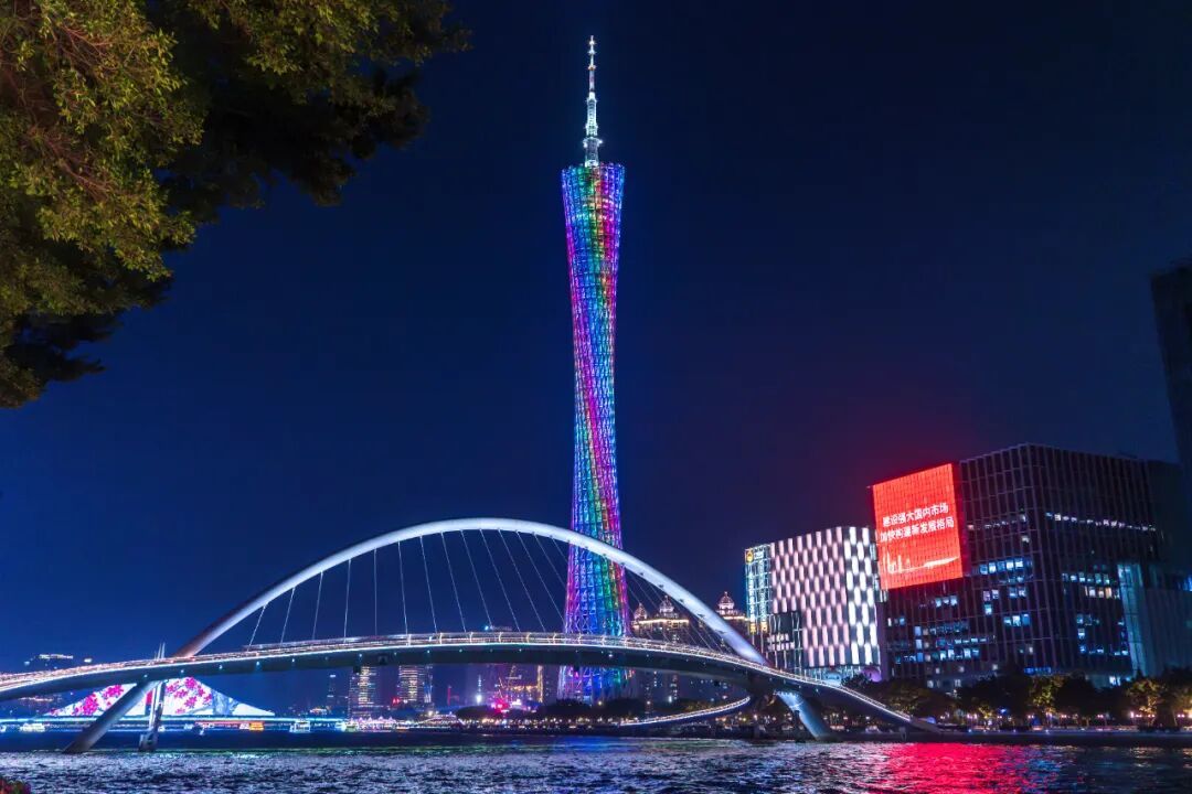 摄图网_701213019_广州地标广州塔夜景风光与_(企业商用).jpg