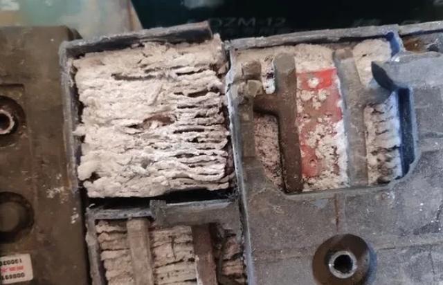充电绿灯立马拔掉？难怪电板一年就废，老司机简直告诉你正确时长-有驾
