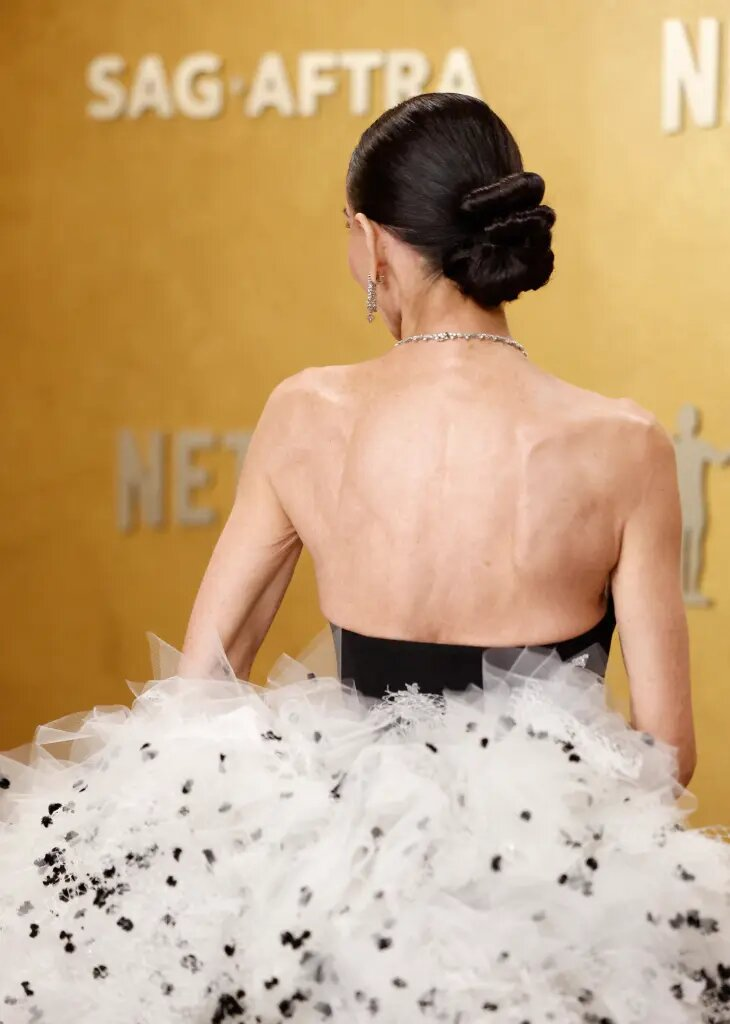 黛米·摩尔的后背