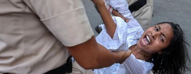 三名女记者指控印度警方在首都新德里的街头抗议活动中对她们实施性骚扰。