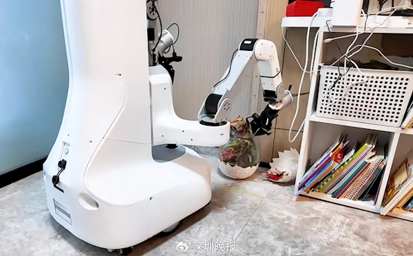 绝活太多!我国首个机器东说念主保姆厚爱上岗:短短一天内订单被刷爆