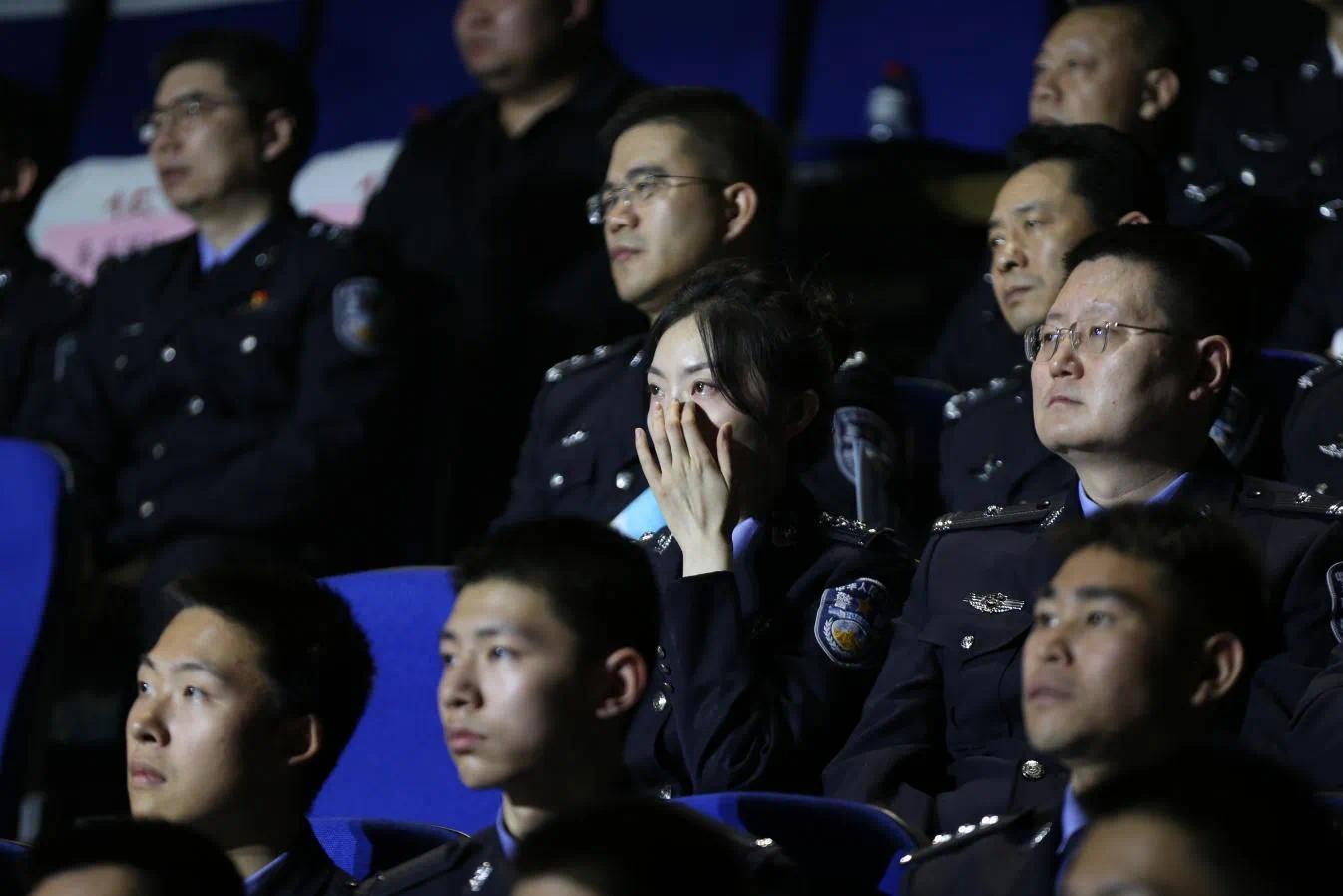 △现场观众动情观看