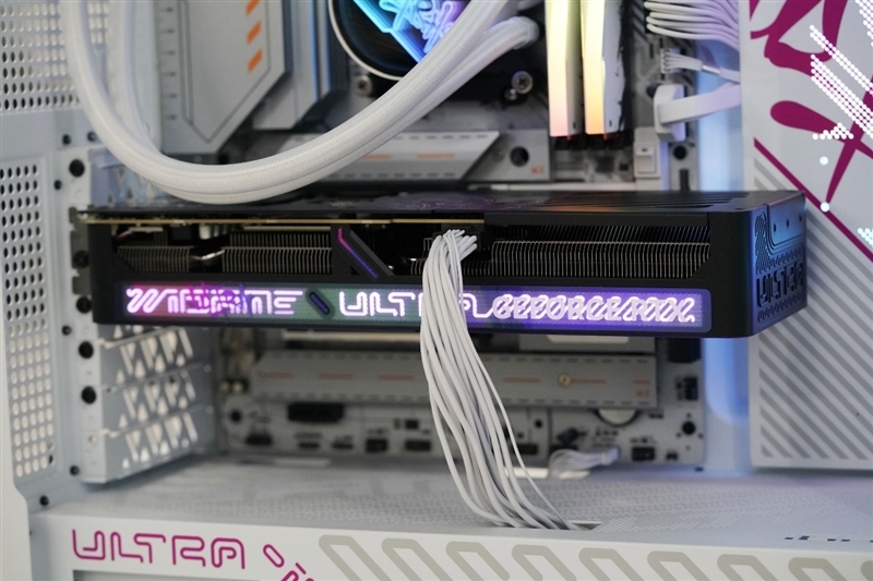 显卡界的嘻哈涂鸦!七彩虹iGame RTX 5070 Ultra OC评测:同价位颜值与散热双天花板
