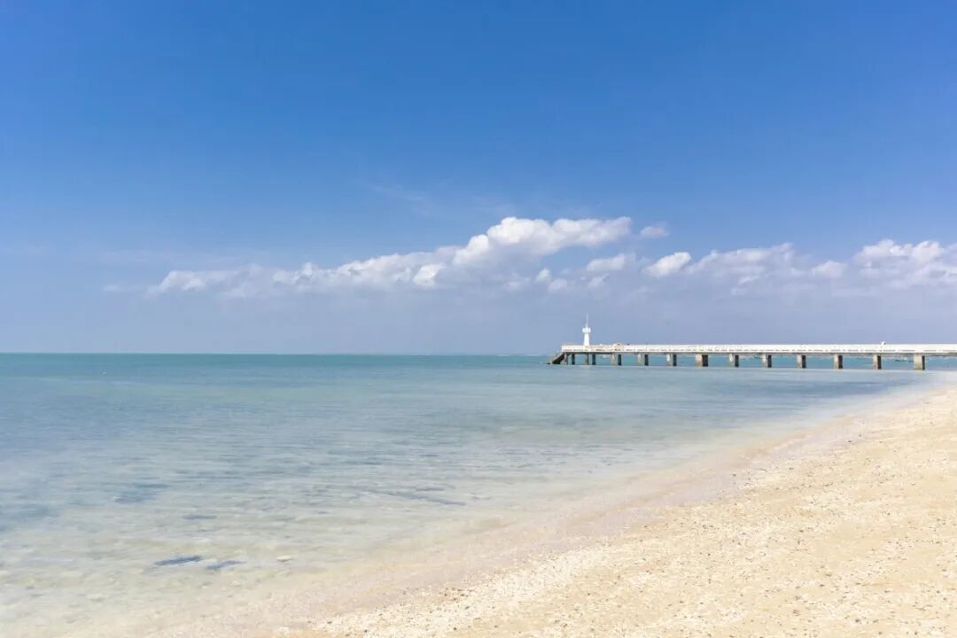 摄图网_507739579_夏天湛蓝的海边_(企业商用).jpg