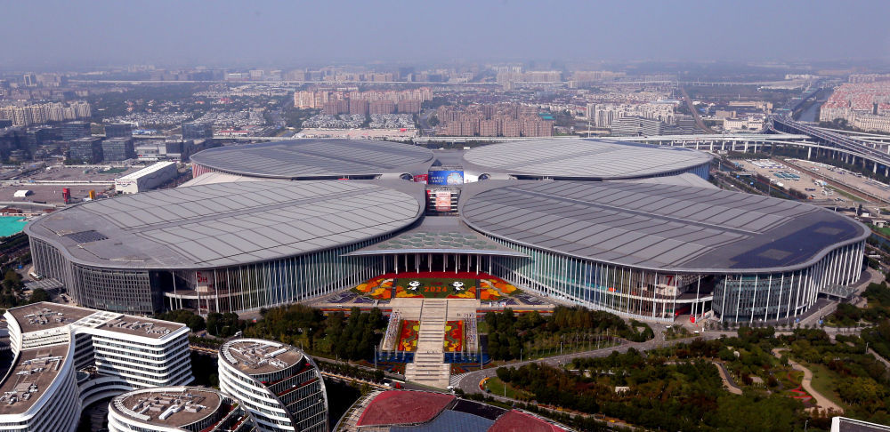这是2024年11月4日拍摄的国家会展中心(上海)(无人机照片)。新华社记者 凡军 摄
