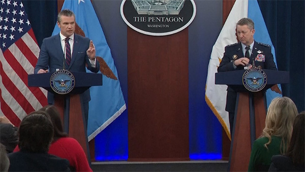 美国国防部长赫格塞思和参谋长联席会议主席凯恩举行新闻发布会 视频截图